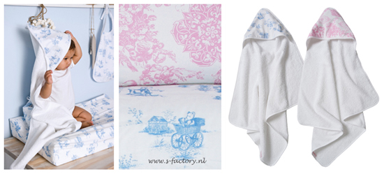 Badstoffen badcapes met katoenen mutsje voorzien van roze of lichtblauwe print van Cottonbaby
